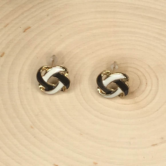 CLASSY BLACK AND WHITE EARRINGS (E5) - Picture 7 of 8